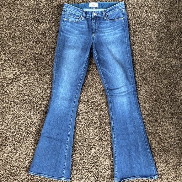 PAIGE Denim - Paige ’Lou Lou’ Nevada Stretchy Flared Jeans. 29